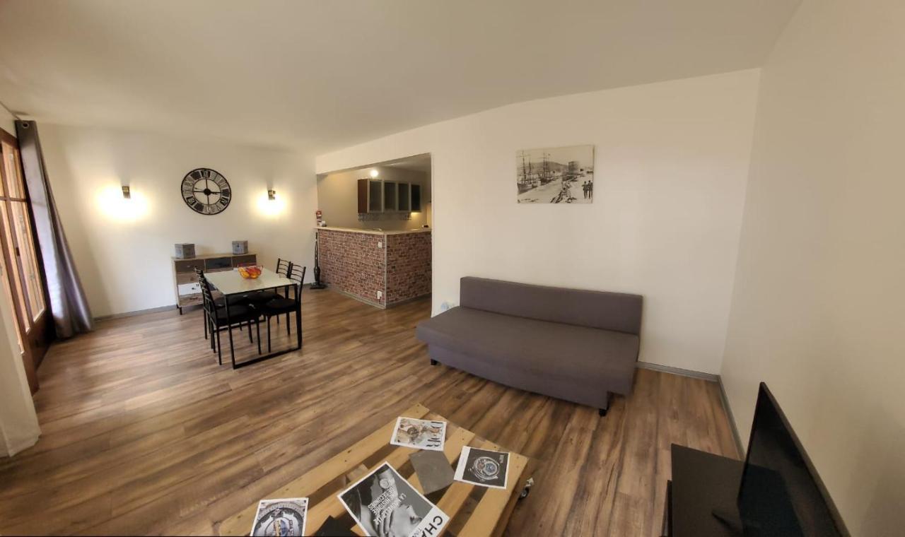 شقة Au Calme, 200M Du Centre T2 Avec Balcon Et Parking كاسيس المظهر الخارجي الصورة
