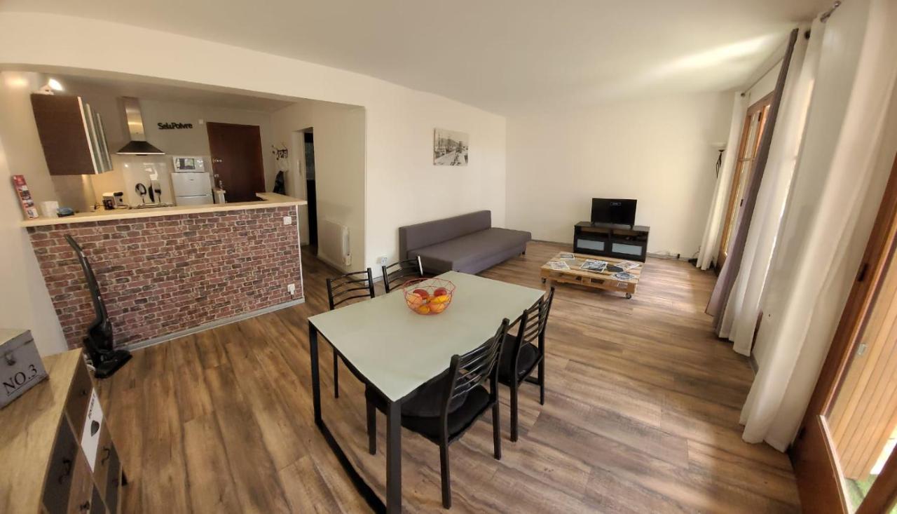 شقة Au Calme, 200M Du Centre T2 Avec Balcon Et Parking كاسيس المظهر الخارجي الصورة