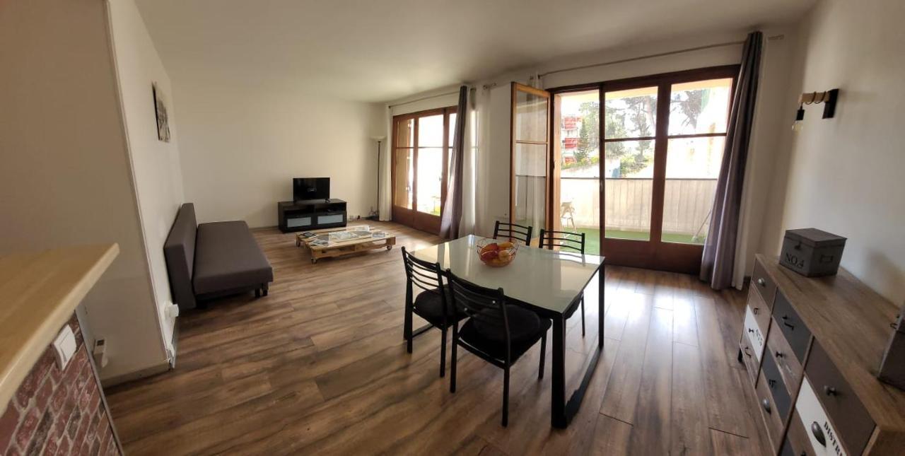 شقة Au Calme, 200M Du Centre T2 Avec Balcon Et Parking كاسيس المظهر الخارجي الصورة