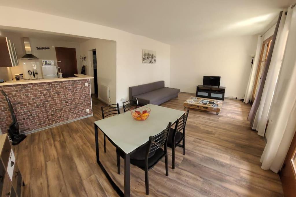 شقة Au Calme, 200M Du Centre T2 Avec Balcon Et Parking كاسيس المظهر الخارجي الصورة