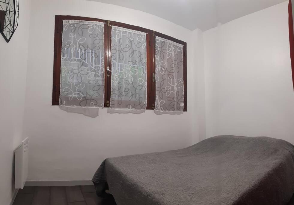 شقة Au Calme, 200M Du Centre T2 Avec Balcon Et Parking كاسيس المظهر الخارجي الصورة