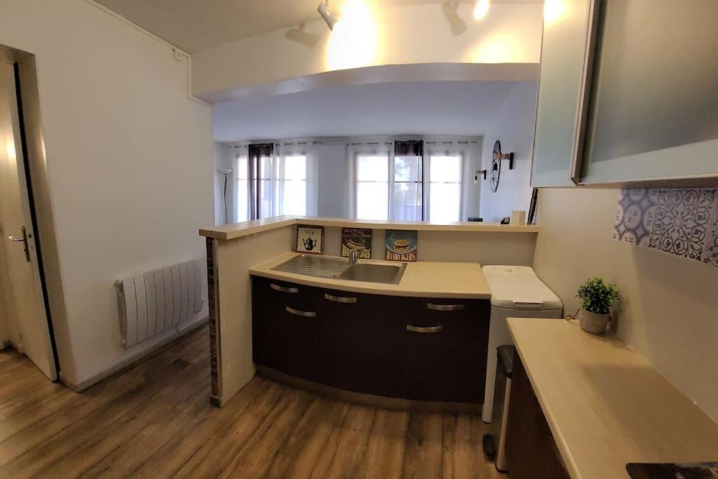 شقة Au Calme, 200M Du Centre T2 Avec Balcon Et Parking كاسيس المظهر الخارجي الصورة