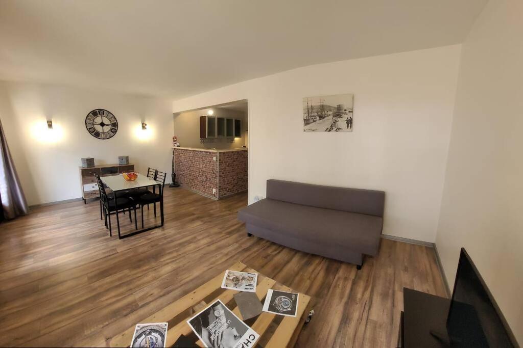 شقة Au Calme, 200M Du Centre T2 Avec Balcon Et Parking كاسيس المظهر الخارجي الصورة